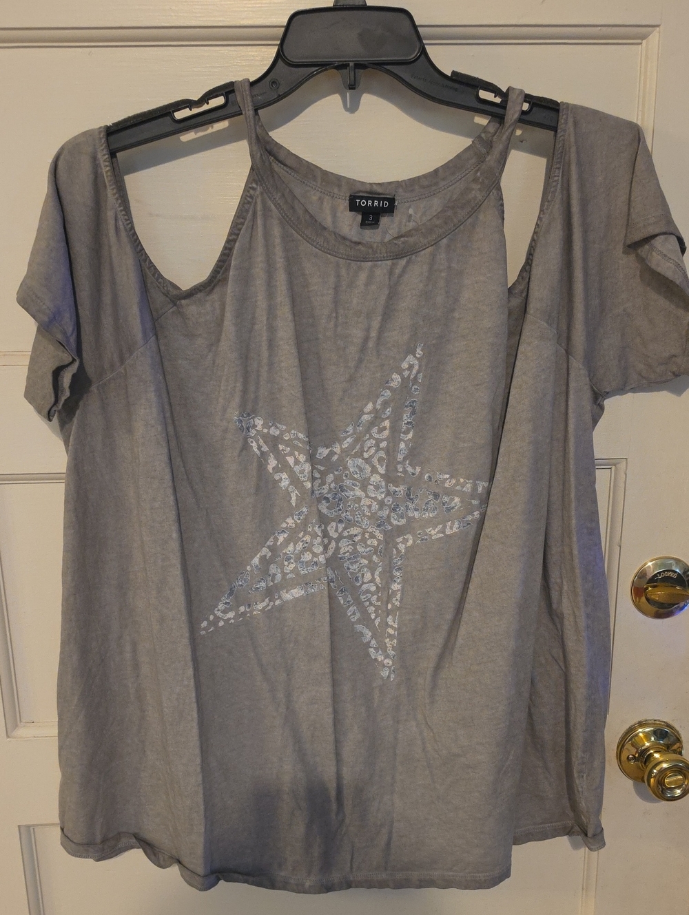 torrid Gray Cold-Shoulder Star Graphic Tee with Silver Accent